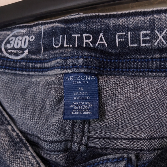 Acid wash stretch denim joggers with interesting details - Picture 6 of 6